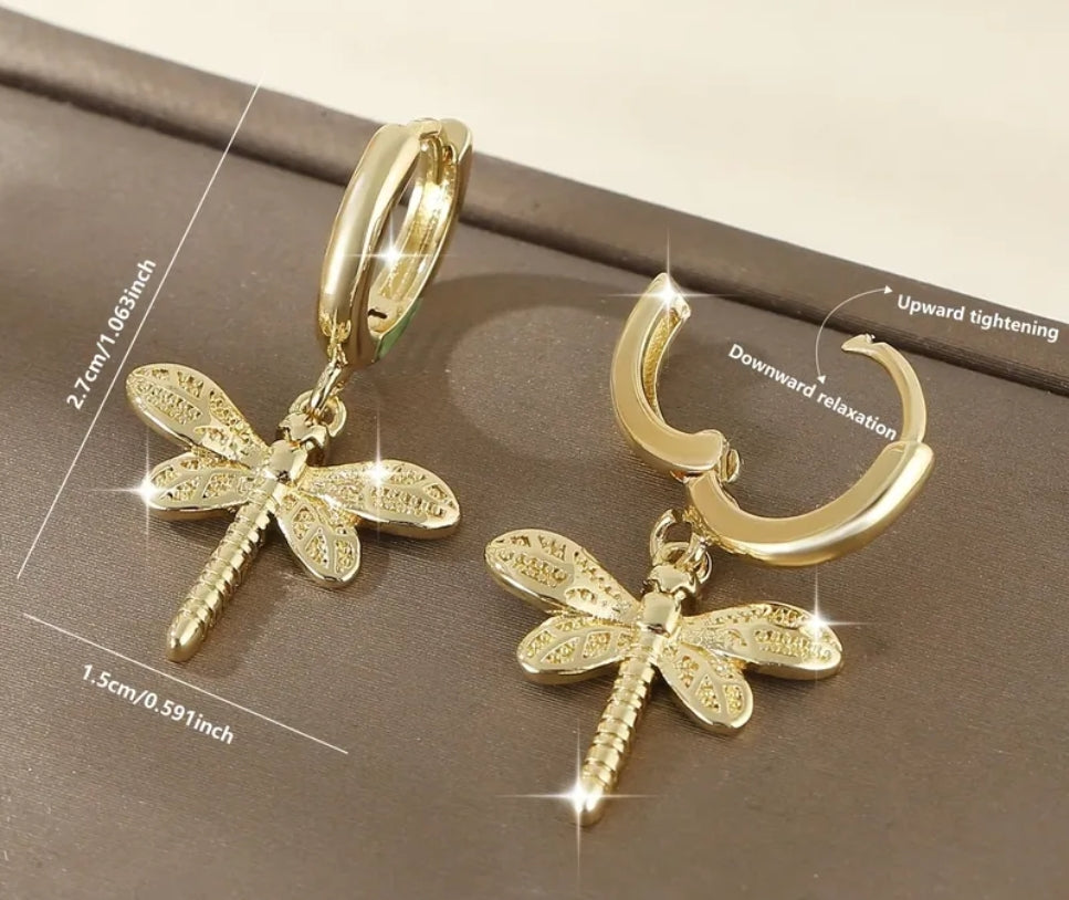 ✨ Goldene Schönheit. ✨
Zarte goldene Libellen-Ohrringe, perfekt, um jedem Outfit einen Hauch von Eleganz zu verleihen. ✨