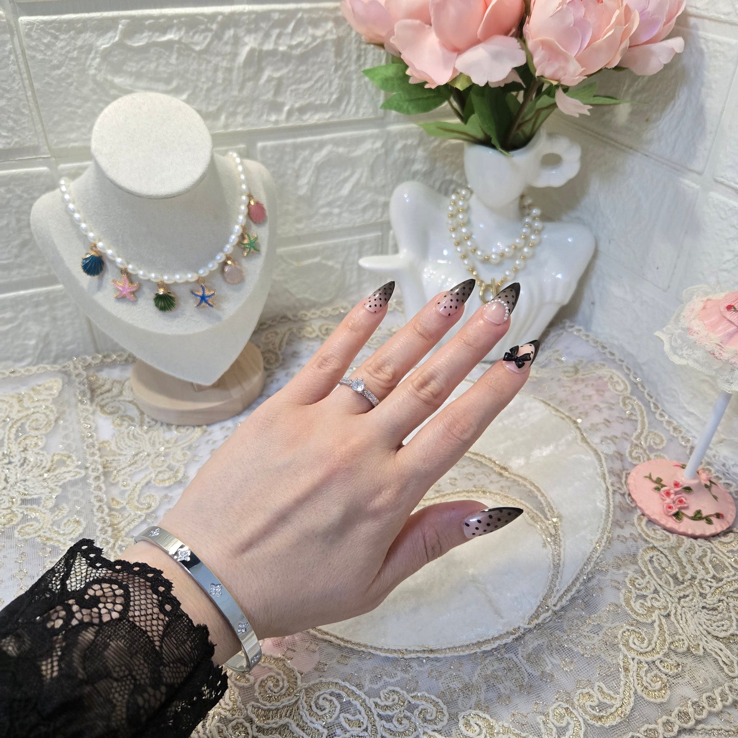 Das perfekte Accessoire set  für ein glanzvolles Auftreten.